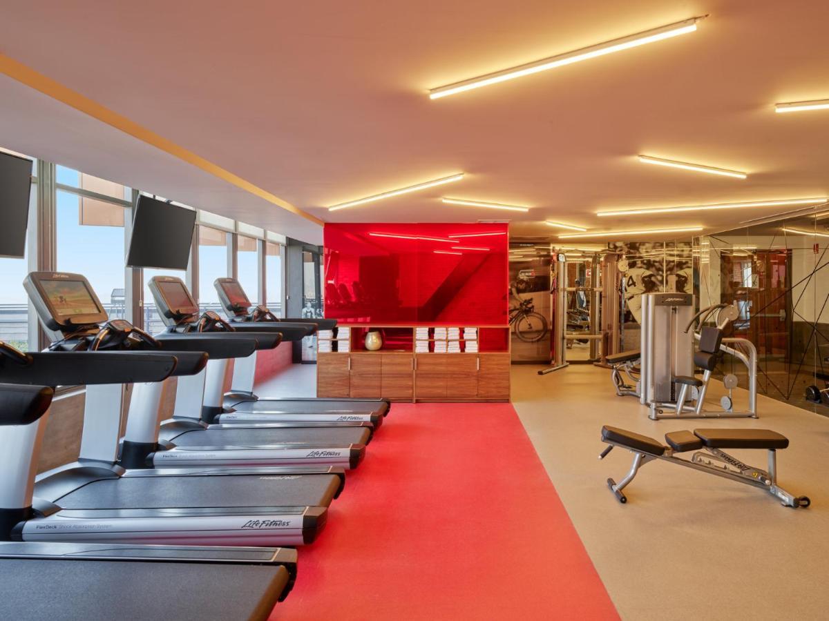 Fiesta Americana Viaducto Aeropuerto Mexico City Ngoại thất bức ảnh The gym at the hotel