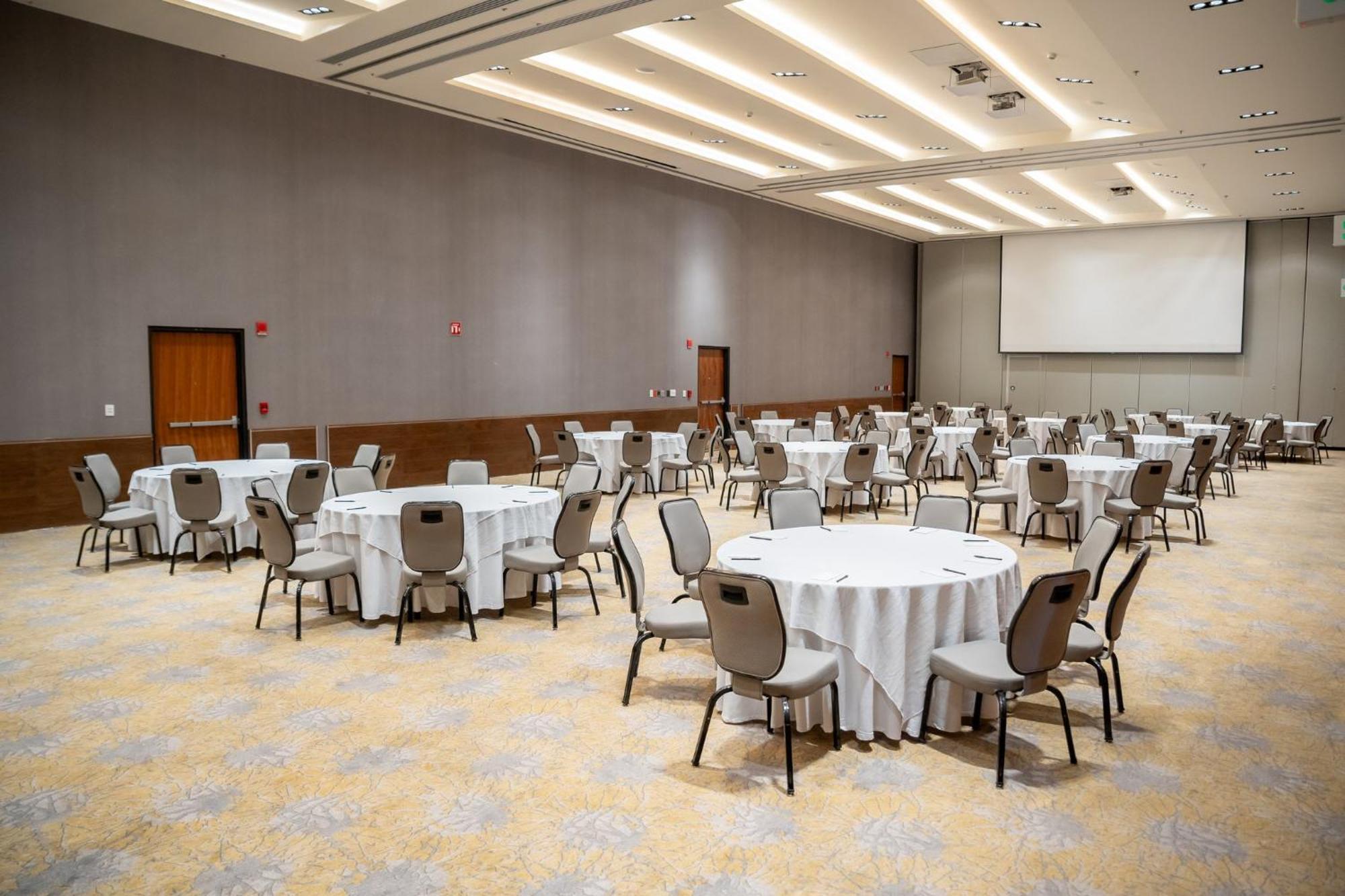 Fiesta Americana Viaducto Aeropuerto Mexico City Ngoại thất bức ảnh The ballroom at the Embassy Suites